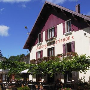 logis-auberge-du-herisson-facade-chaux-du-dombief-120124