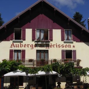 logis-auberge-du-herisson-facade-chaux-du-dombief-699777