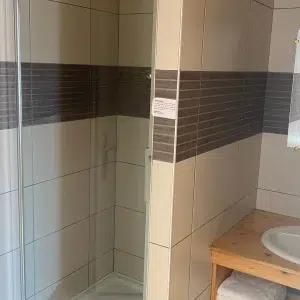 logis-auberge-du-herisson-salle-de-bains-chaux-du-dombief-376434